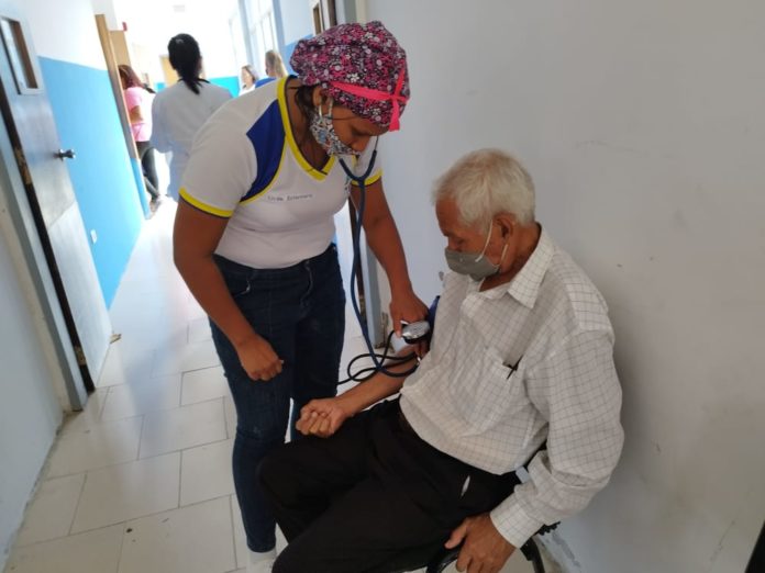 Atienden a 300 adultos mayores en San Felipe